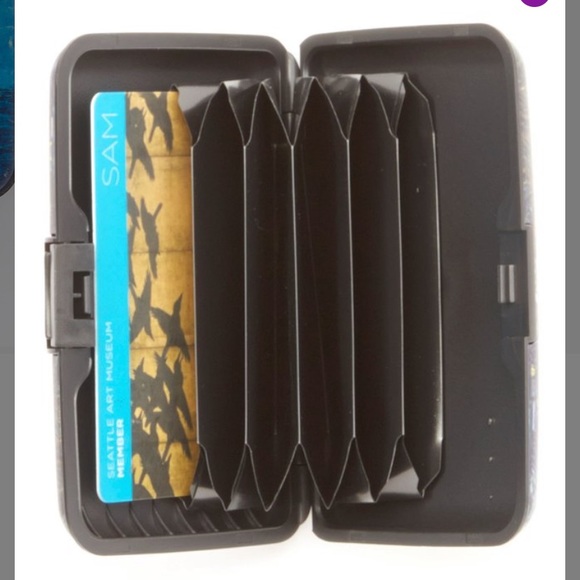 NWT Blue & Yellow Starry River RIFD shield  card case - Picture 2 of 3